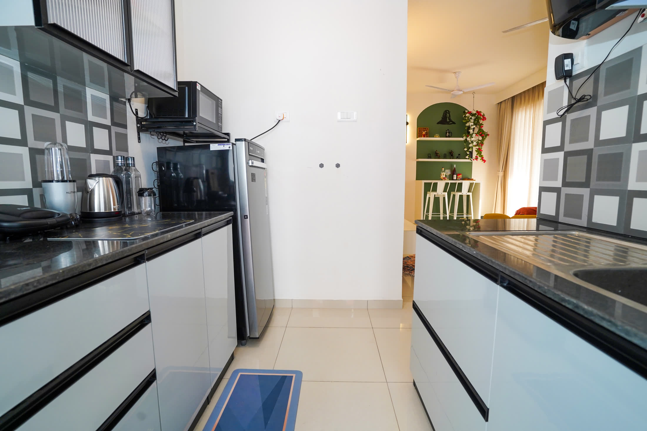 Compact kitchen with black counter and tiled backsplash